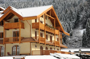 Holidays Dolomiti Apartment Resort Carisolo